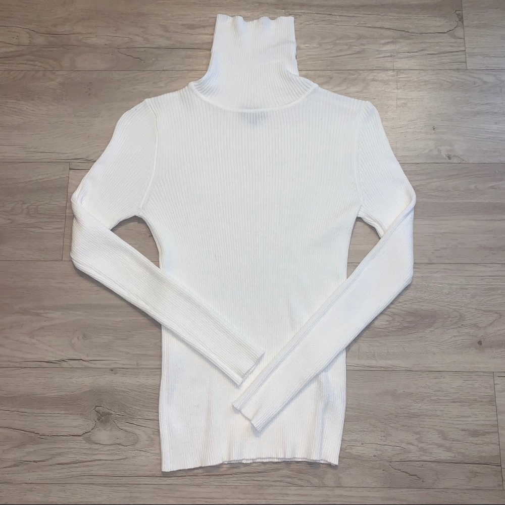 White Ribbed Turtle Neck Sweater M